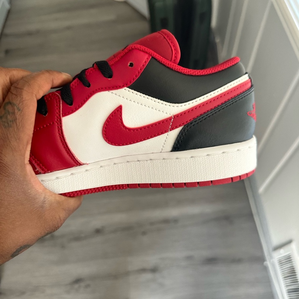 NWT AIR JORDAN 1 LOW GS 6.5 Youth🏀🏀🏀❤️🖤❤️🖤 - Picture 12 of 16